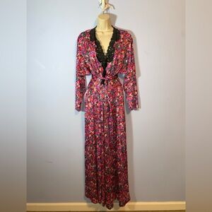Vanity fair vintage USA Floral Long Sleeve Maxi Dressing robe Black Lace medium